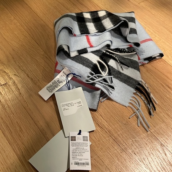 Burberry Check Cashmere Scarf - Picture 3 of 6